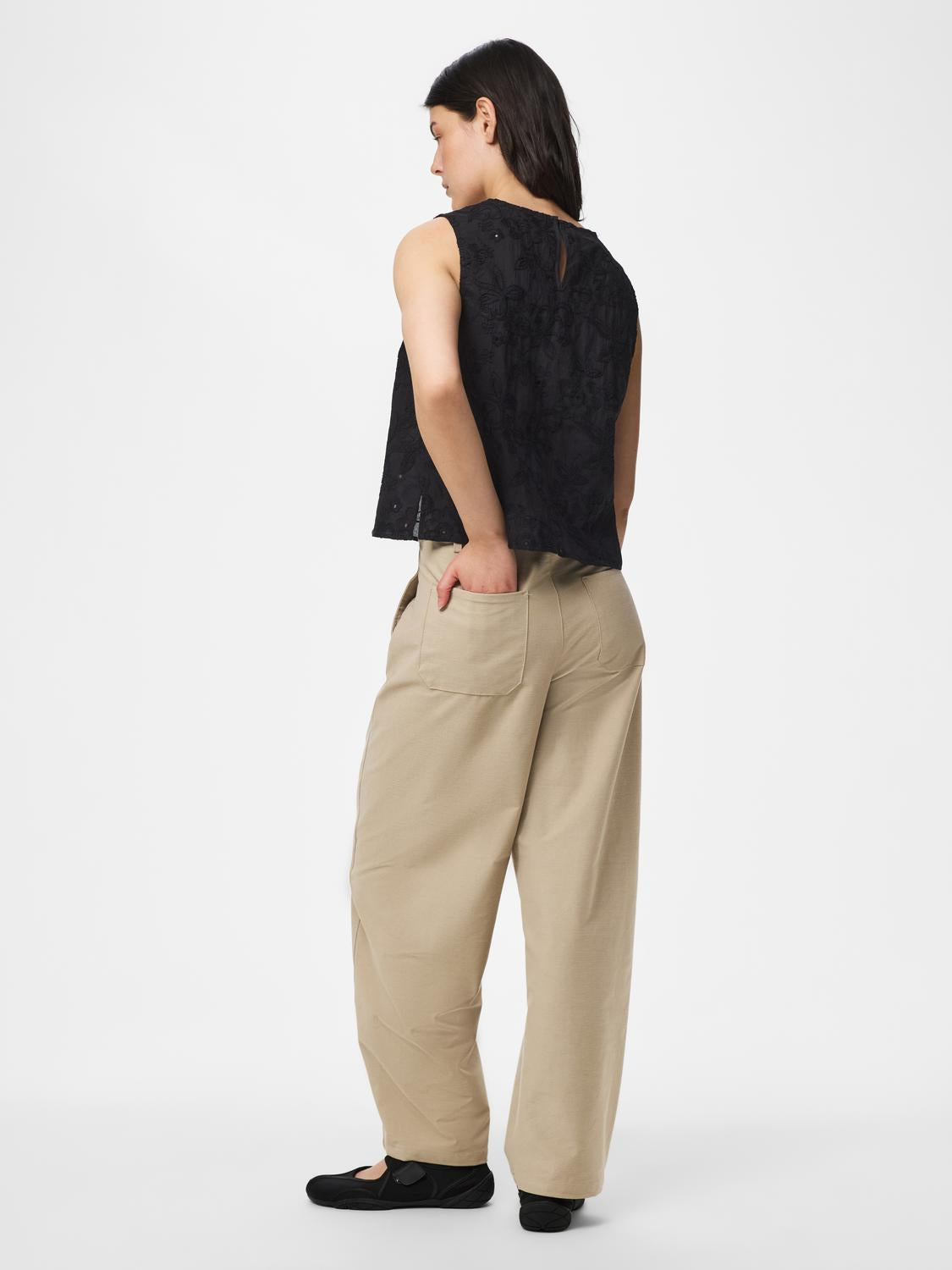 model_shot-back